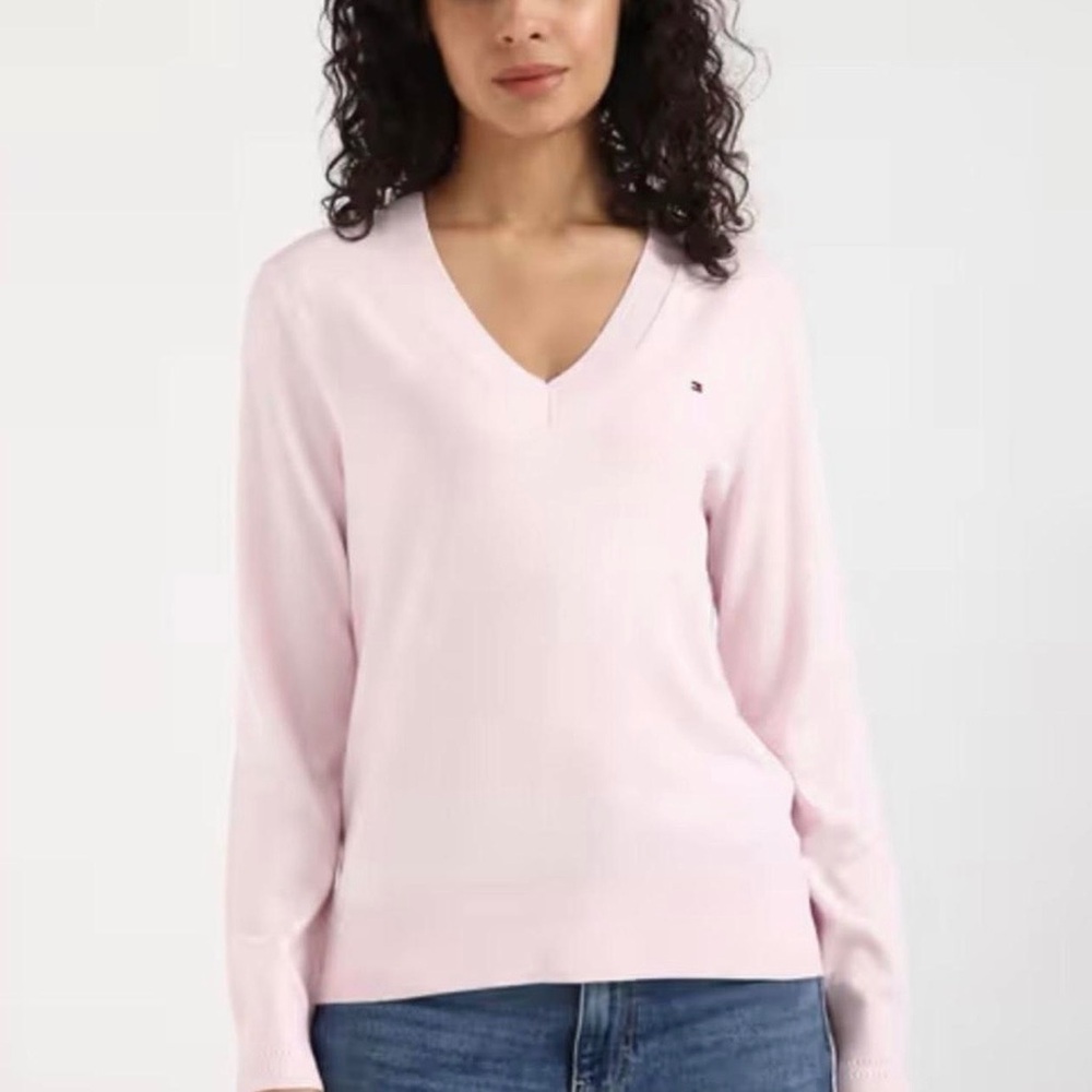 Tommy Hilfiger light pink v neck sweater size M